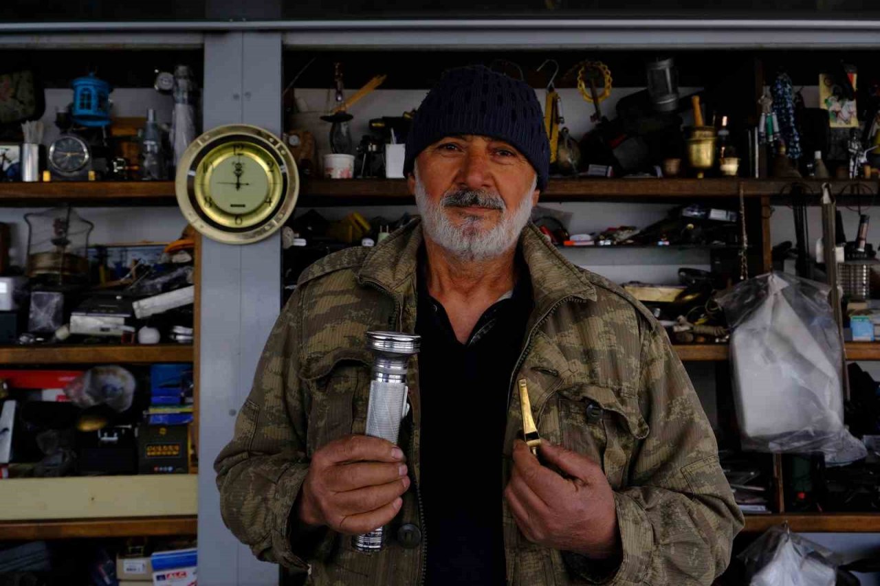 Antikacılarda da düdük ve el fenerine rağbet arttı