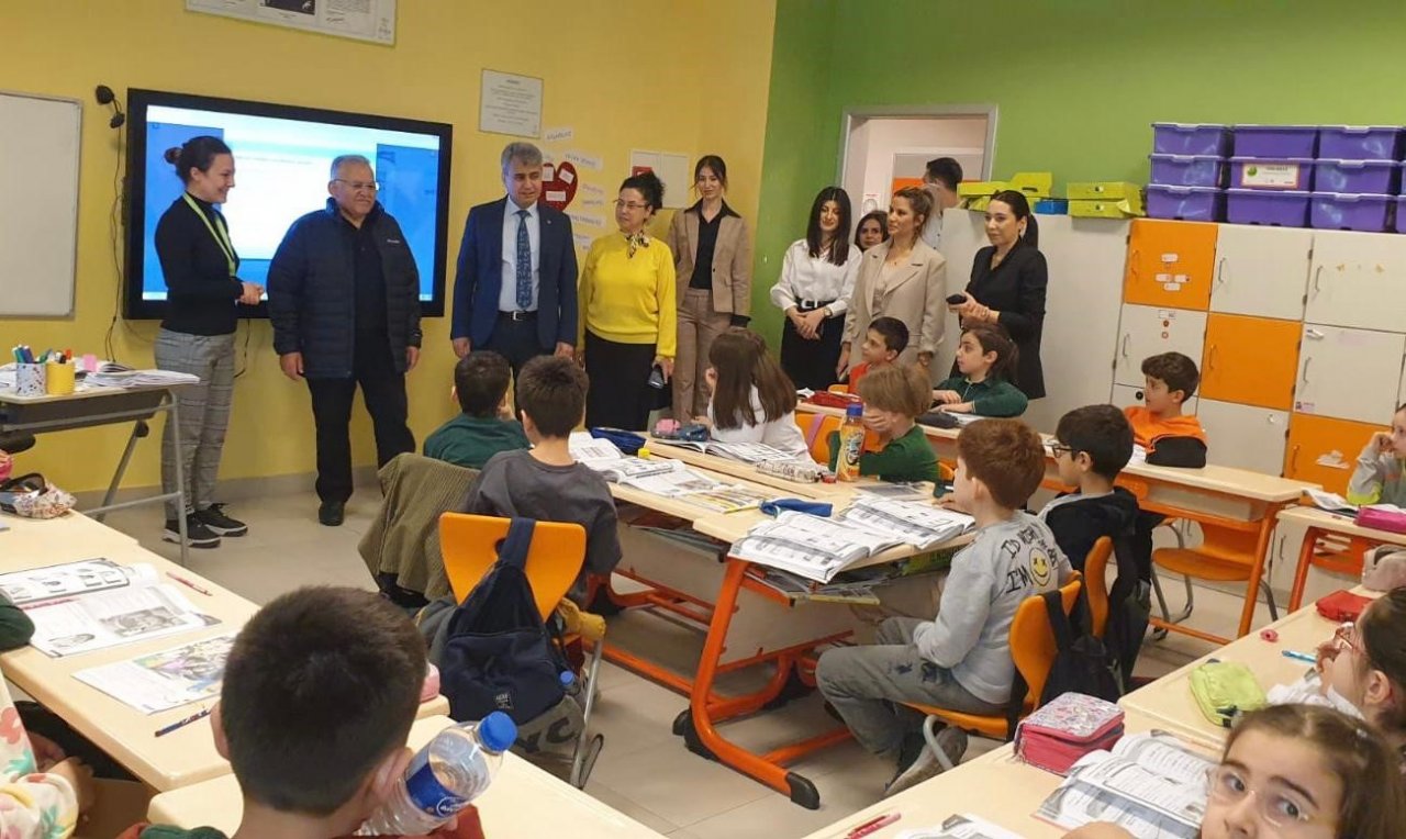 Başkan Büyükkılıç miniklerin hayır panayırını ziyaret etti