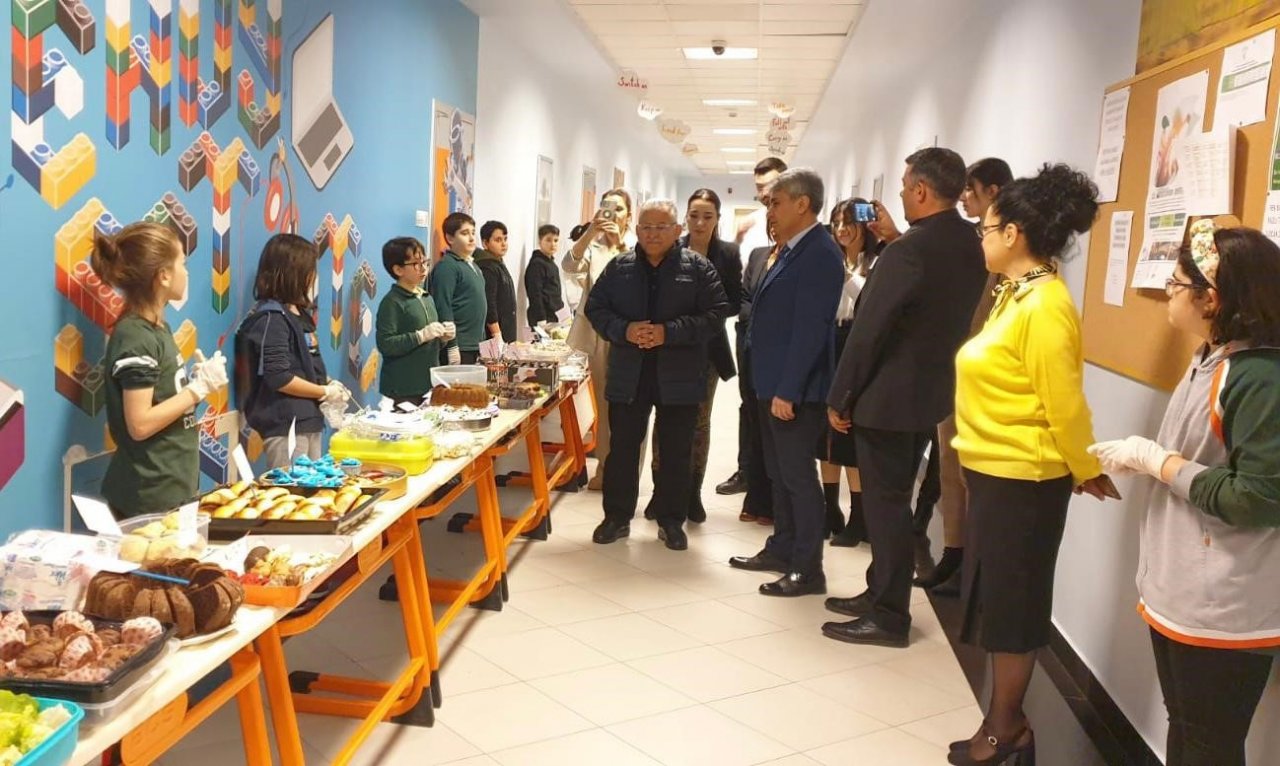 Başkan Büyükkılıç miniklerin hayır panayırını ziyaret etti