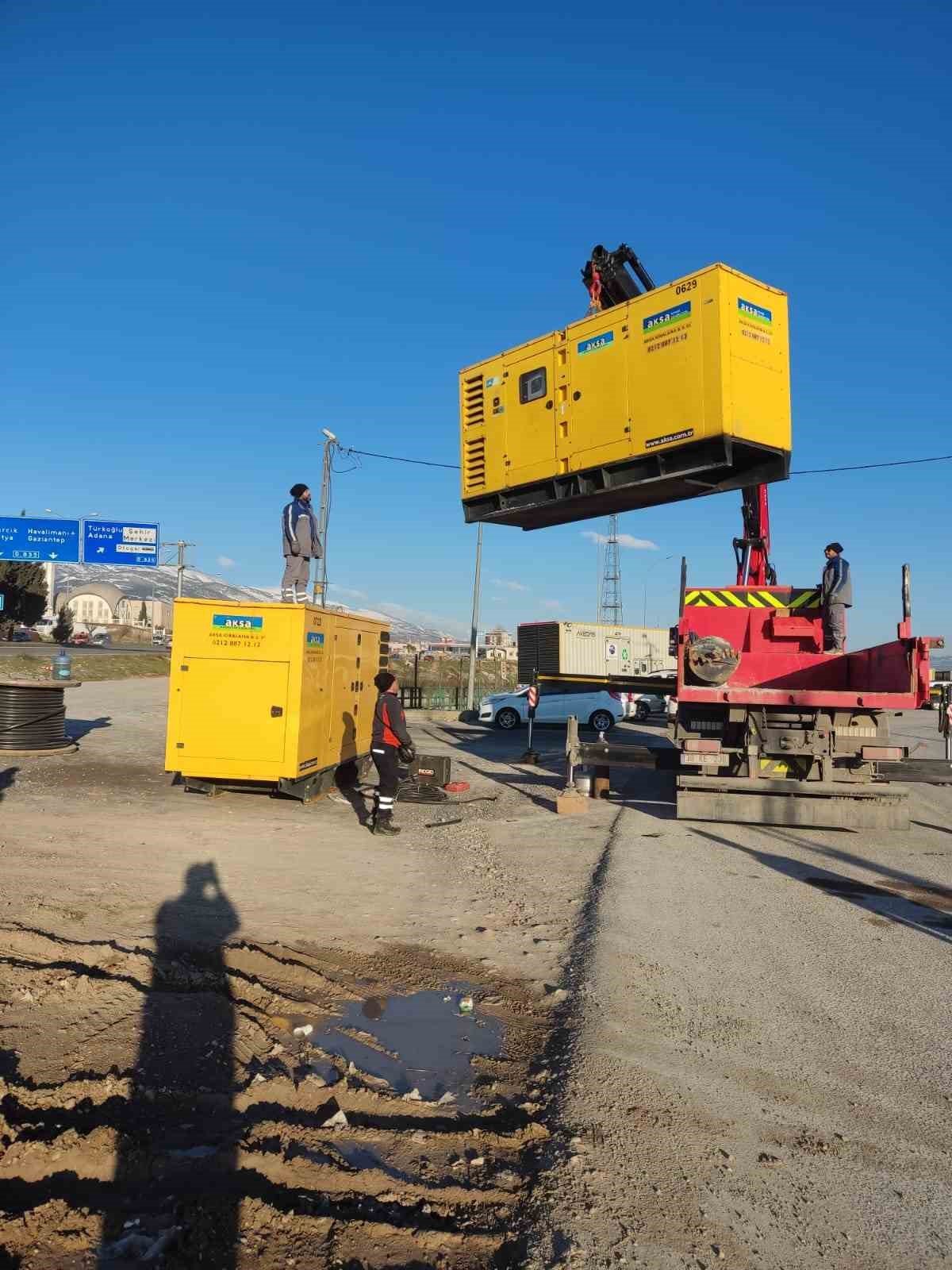 Büyükşehir’den gıdadan giyime, barınmadan altyapıya kadar deprem bölgelerine güçlü destek