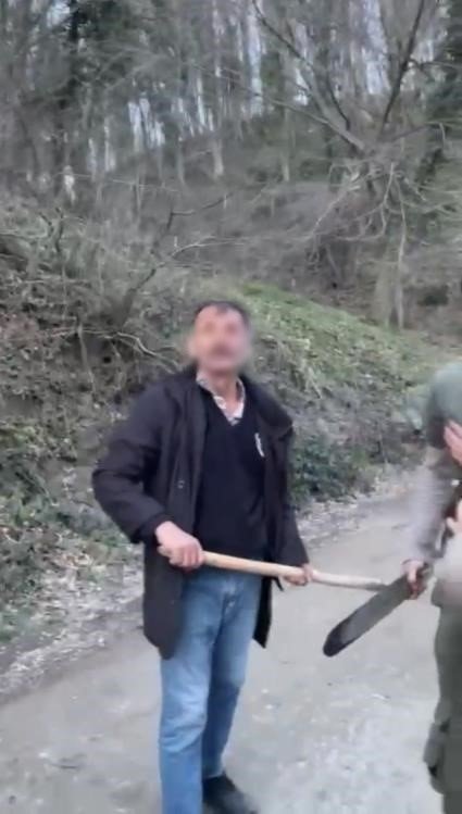 İstanbul’da baltalı oduncu dehşeti kamerada: Başına odunla vurulan genç felç kaldı