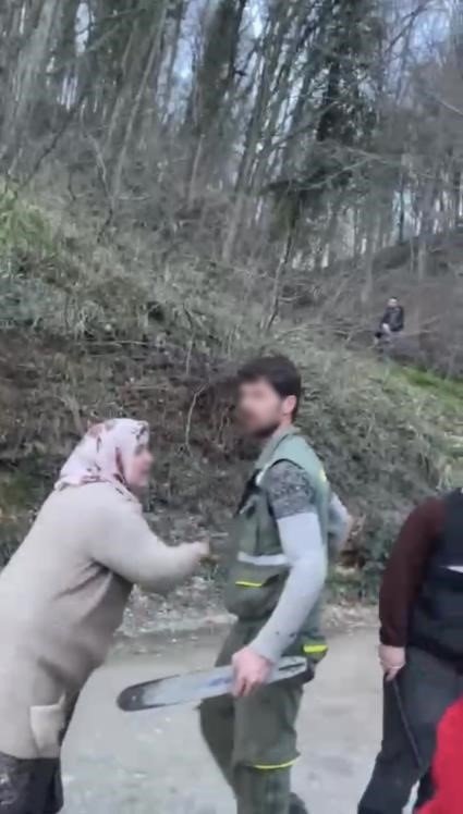 İstanbul’da baltalı oduncu dehşeti kamerada: Başına odunla vurulan genç felç kaldı