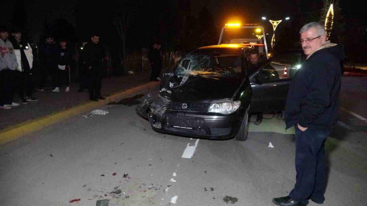 Otomobil tıra arkadan çarptı: 1’i çocuk 2 yaralı