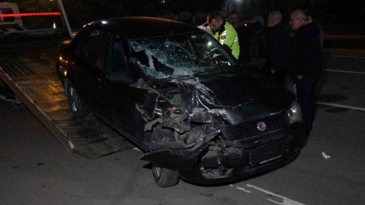 Otomobil tıra arkadan çarptı: 1’i çocuk 2 yaralı