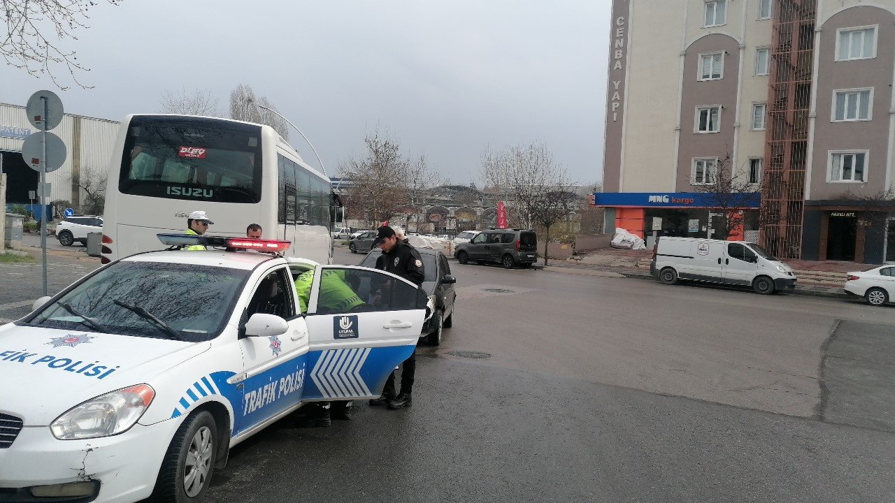 Gebze’de otomobil ile hafif ticari araç çarpıştı: 1 yaralı