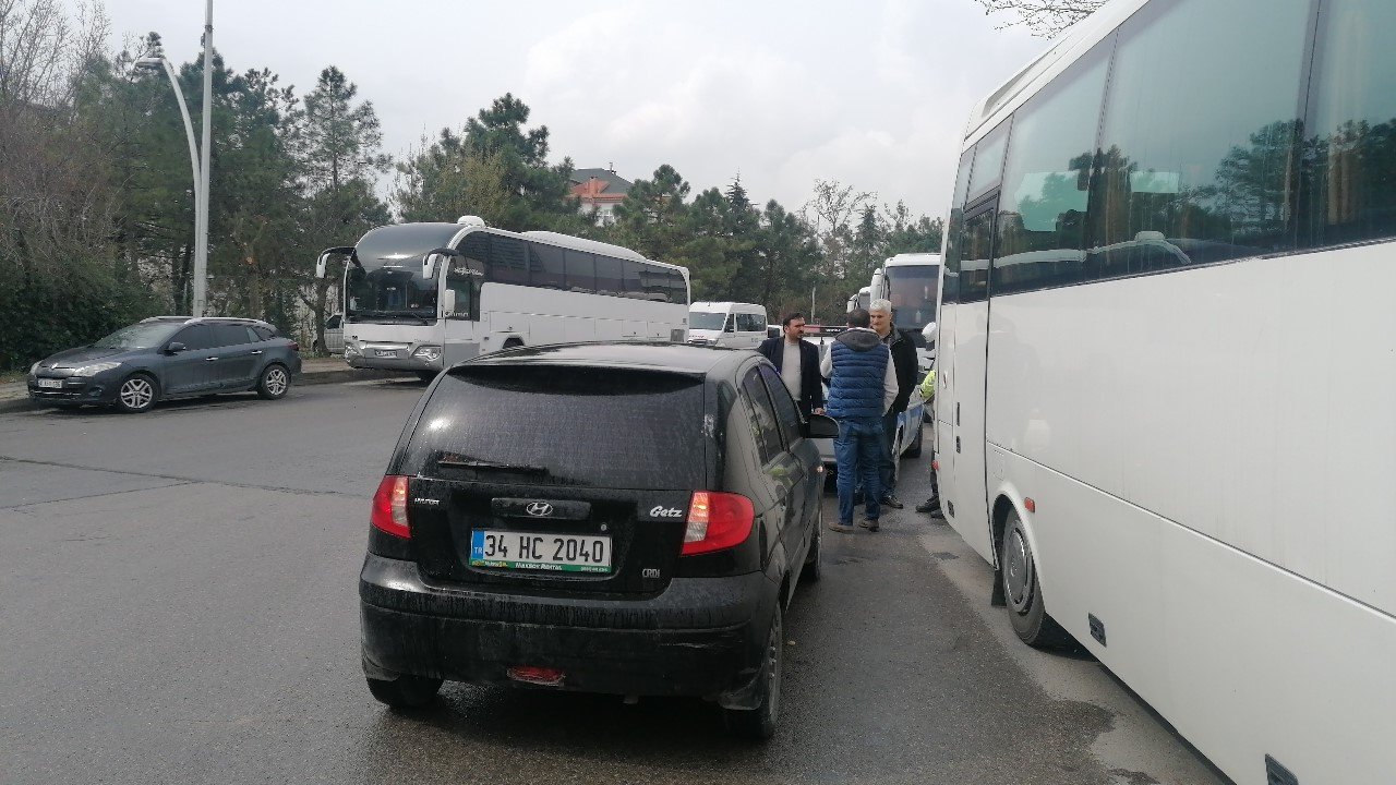 Gebze’de otomobil ile hafif ticari araç çarpıştı: 1 yaralı