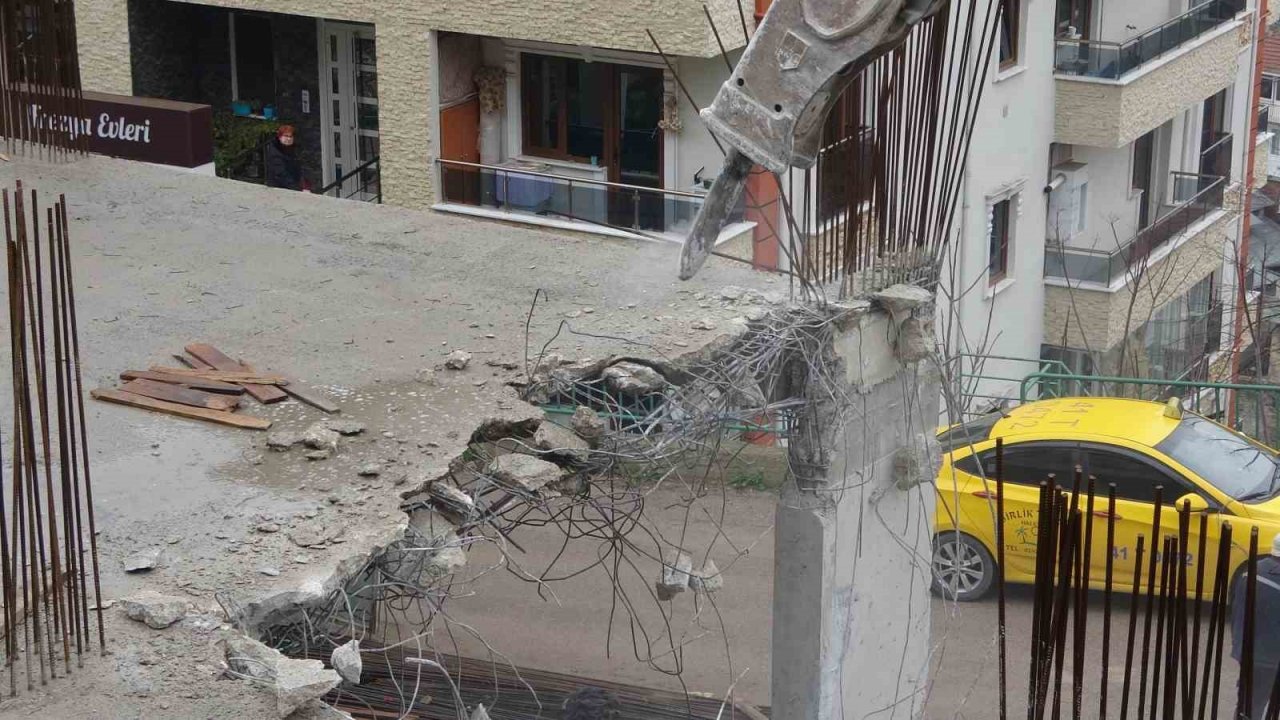 Kirişlerin toprakla doldurulduğu iddia edilmişti, yıkımına başlandı