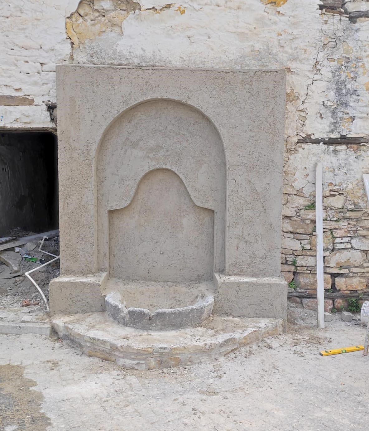 Kuşadası’nda tarihi çeşmelerin yeni yüzleri belirmeye başladı