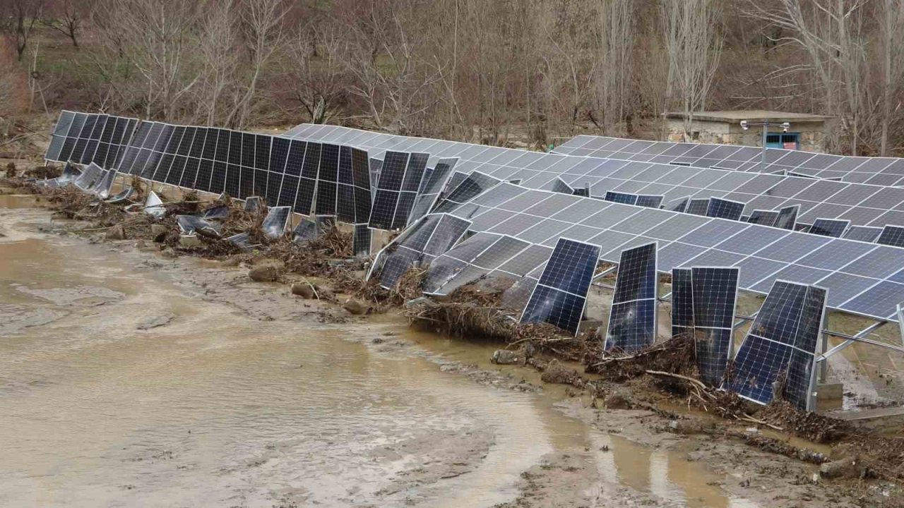 Selin vurduğu milyonluk güneş panelleri kağıt gibi dağıldı