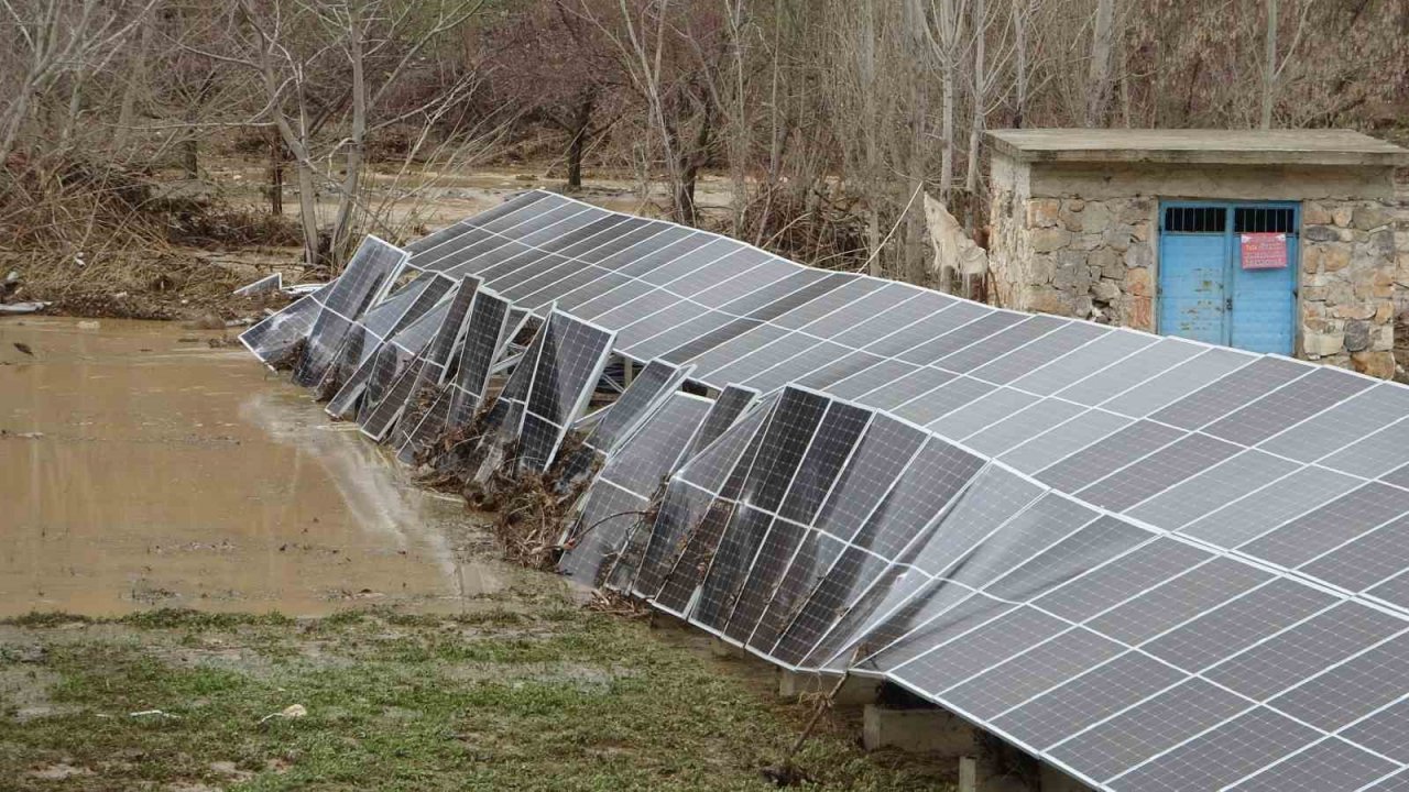 Selin vurduğu milyonluk güneş panelleri kağıt gibi dağıldı