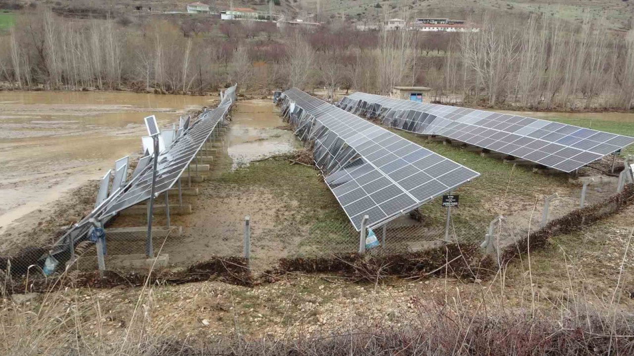 Selin vurduğu milyonluk güneş panelleri kağıt gibi dağıldı