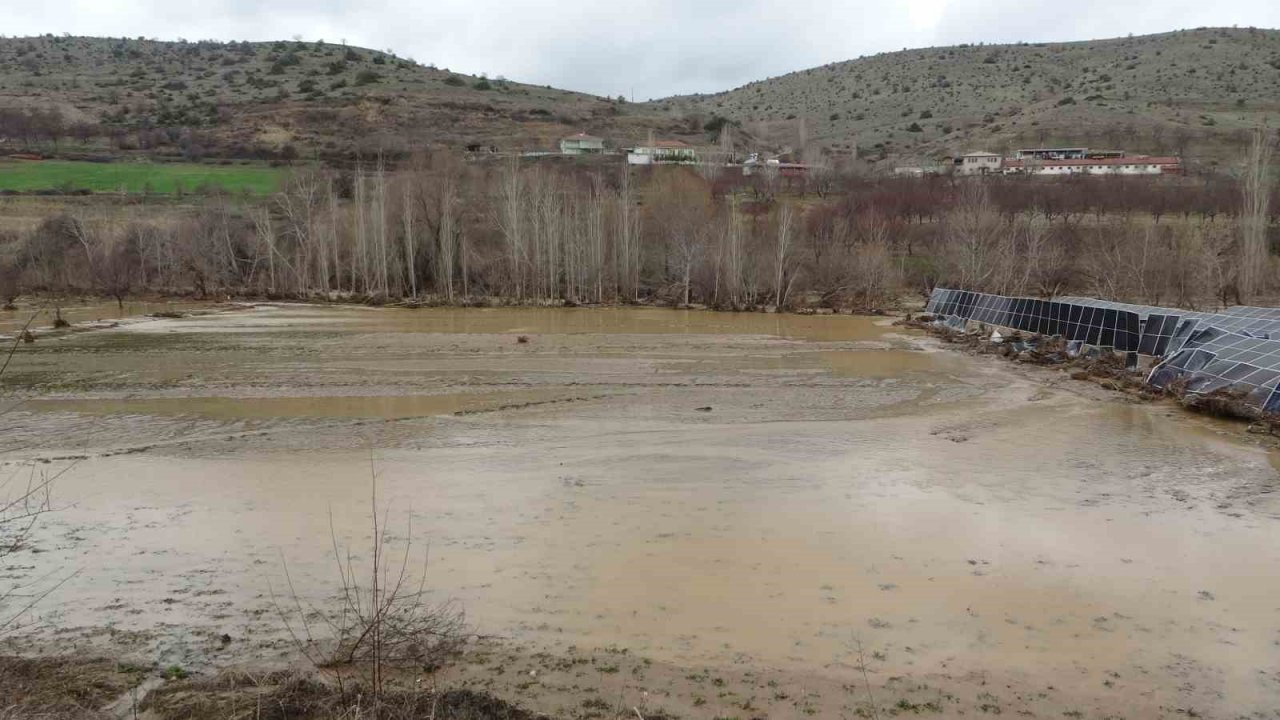 Selin vurduğu milyonluk güneş panelleri kağıt gibi dağıldı