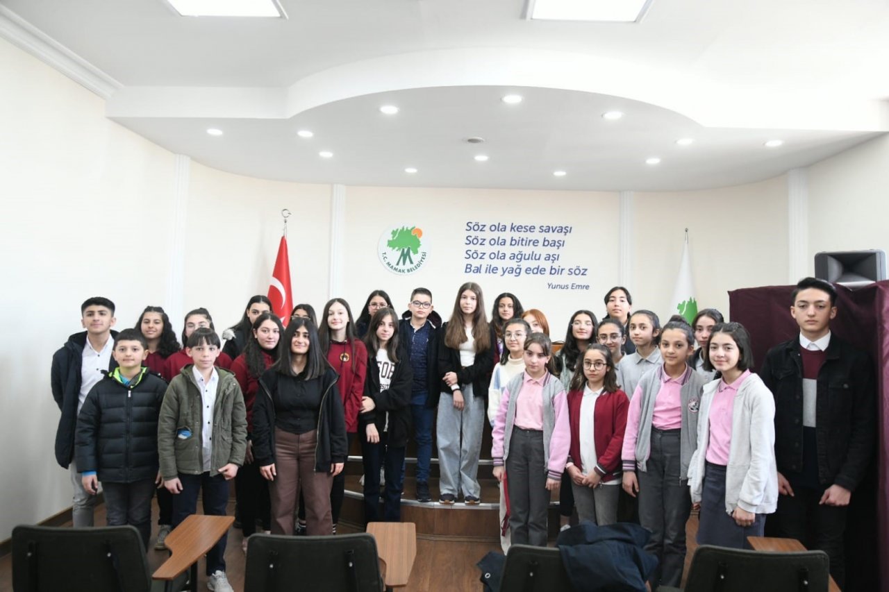 Mamak’ta gençler ve çocuklar sandığa gitti