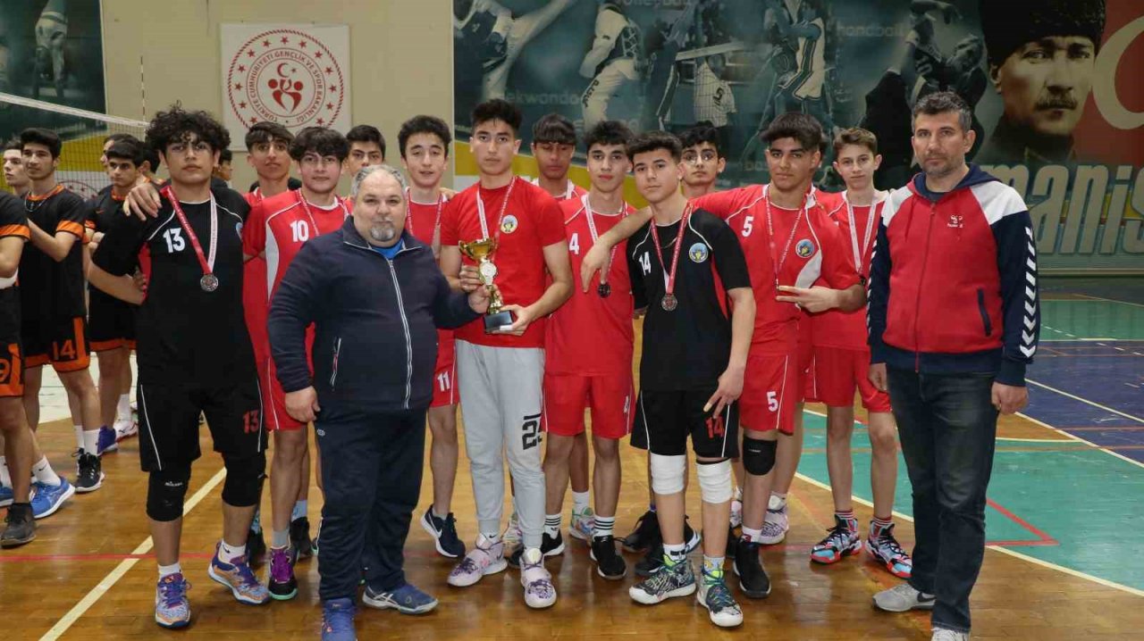 Filede Manisa şampiyonu İl Gençlikspor