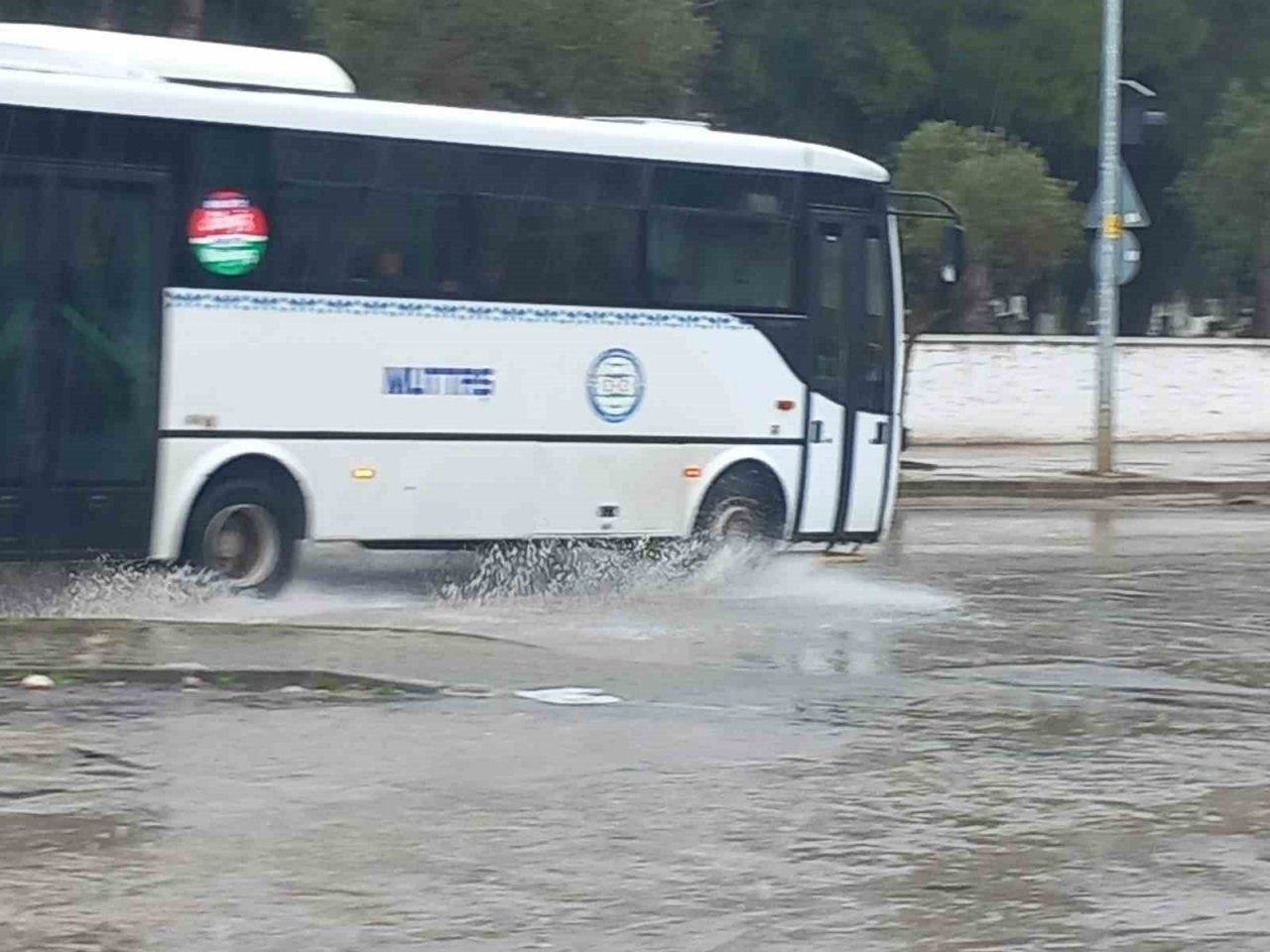 Muğla’da sağanak yağış etkili oluyor