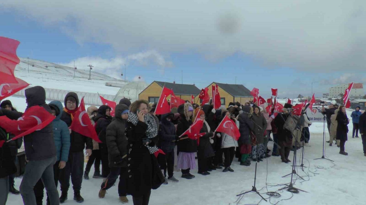 Öğrencilerden Erciyes’te ‘Vatan Sevgisi Yürüyüşü’