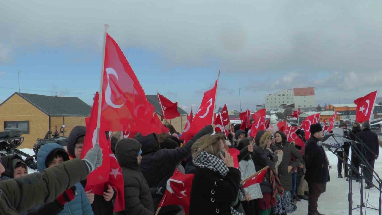 Öğrencilerden Erciyes’te ‘Vatan Sevgisi Yürüyüşü’