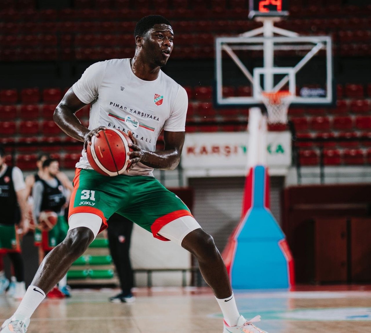 Ufuk Sarıca: “Fenerbahçe galibiyetiyle yerimizi koruduk”