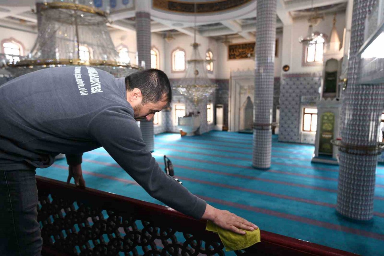 Pursaklar’da camiler Ramazan ayına hazırlanıyor