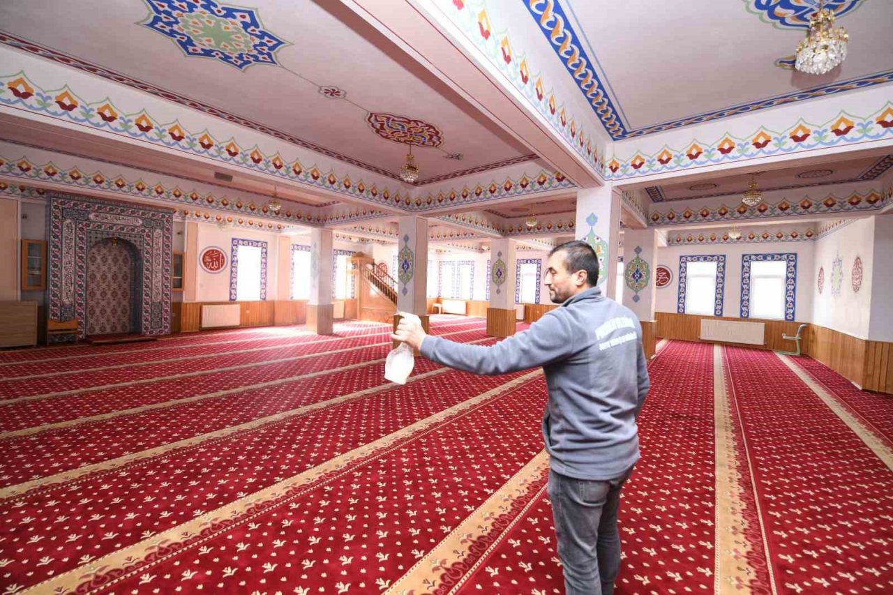 Pursaklar’da camiler Ramazan ayına hazırlanıyor