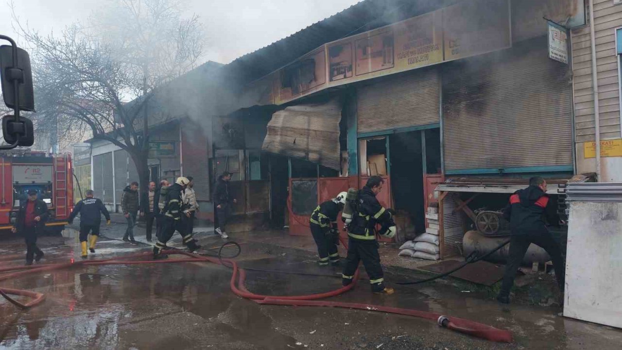 Samsun’da mobilya imalathanesinde yangın