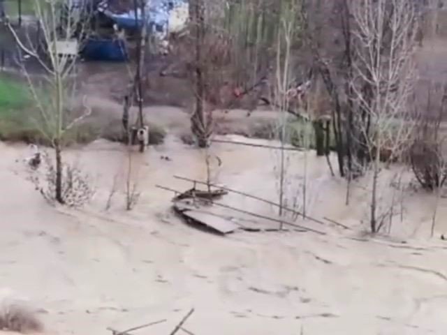 Tağar çayı taştı, tarım arazileri ve bağ evleri zarar gördü