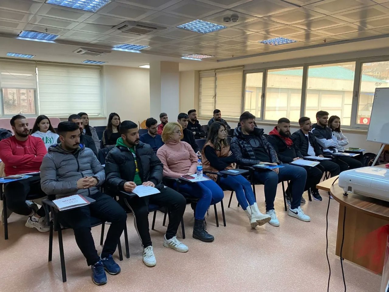 Elazığ’da boks aday hakemlik kursu devam ediyor
