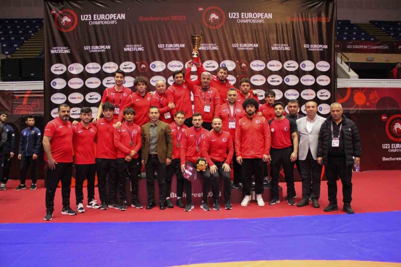 U23 Grekoromen Güreş Milli Takımı, ilk defa Avrupa şampiyonu oldu