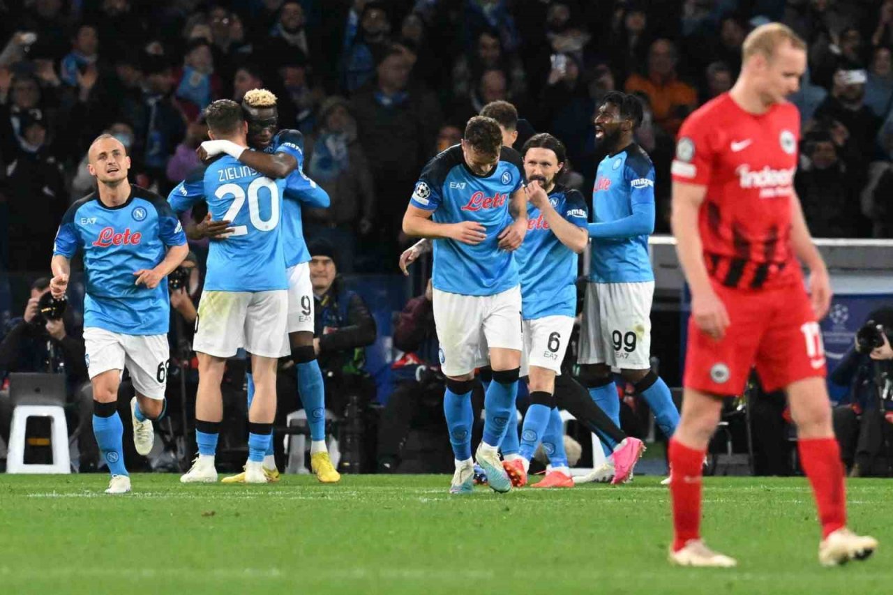 Napoli, Şampiyonlar Ligi’nde ilk kez çeyrek finalde
