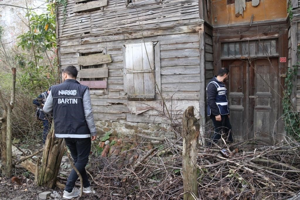 ‘Türkiye Güven Huzur’ uygulaması çerçevesinde aranması bulunan bin 533 kişi yakalandı
