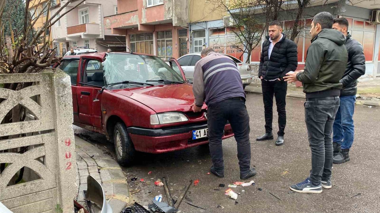 Çarpışan otomobillerden biri duvara çarparak durabildi: 1 yaralı