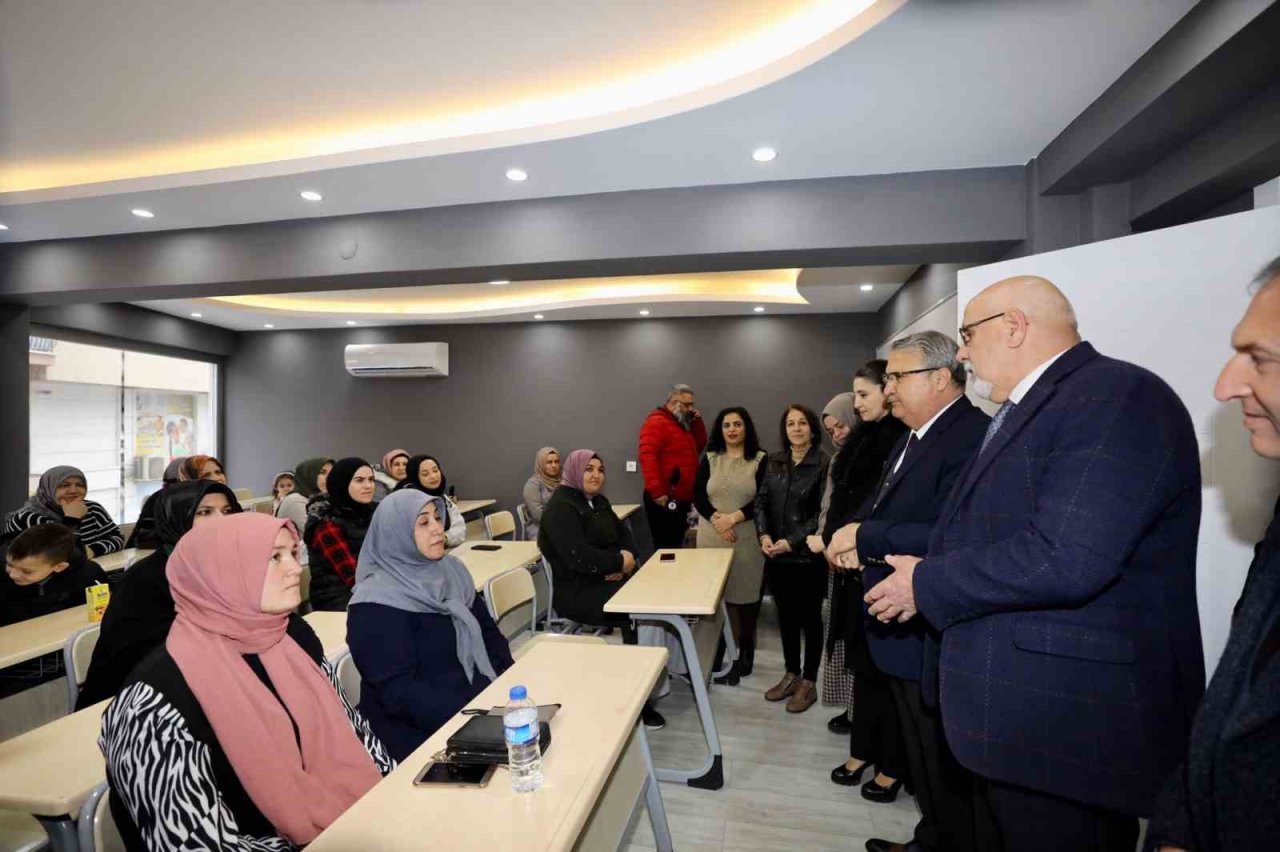 Muradiye’ye yeni hanımlar lokali açıldı