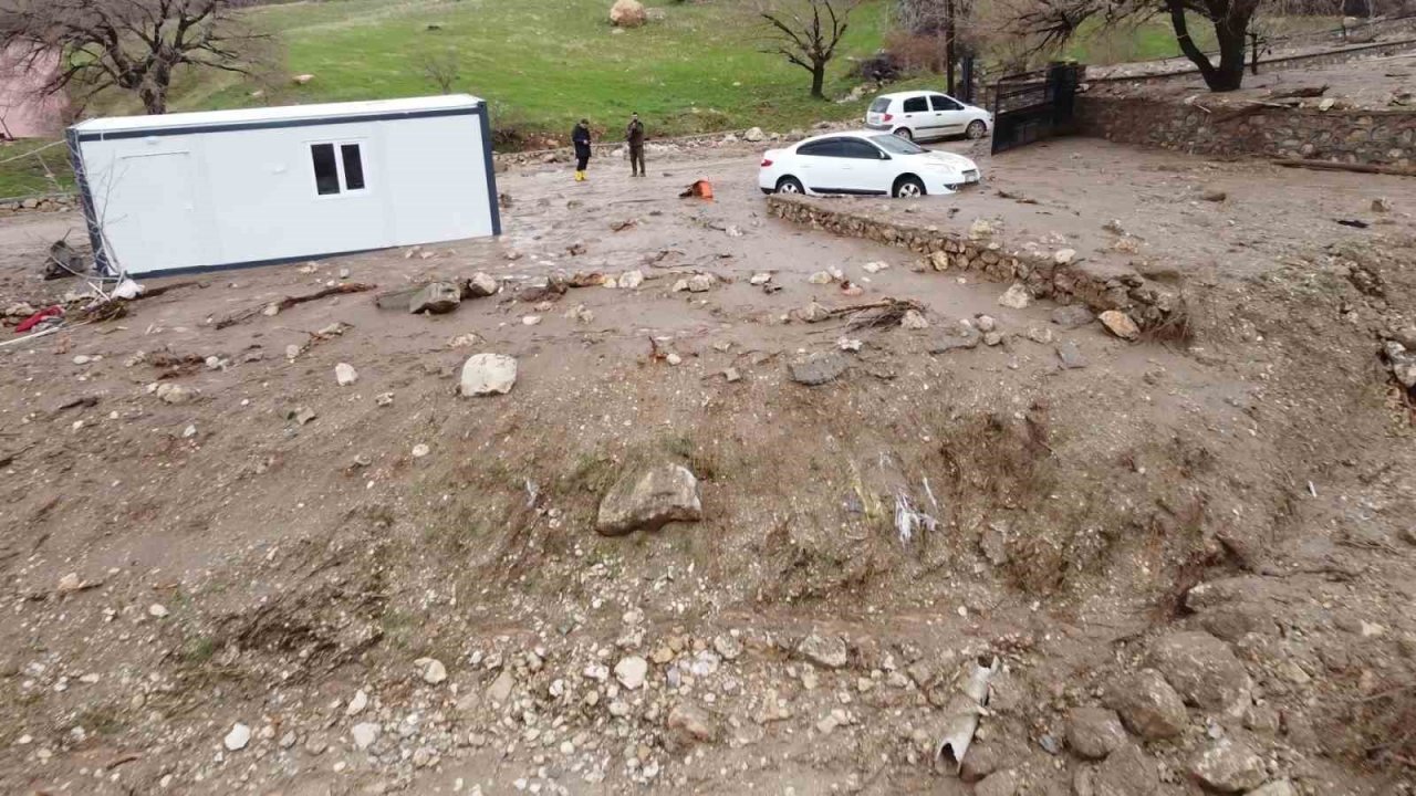 Konteynerin sele kapıldığı yer dron ile görüntülendi