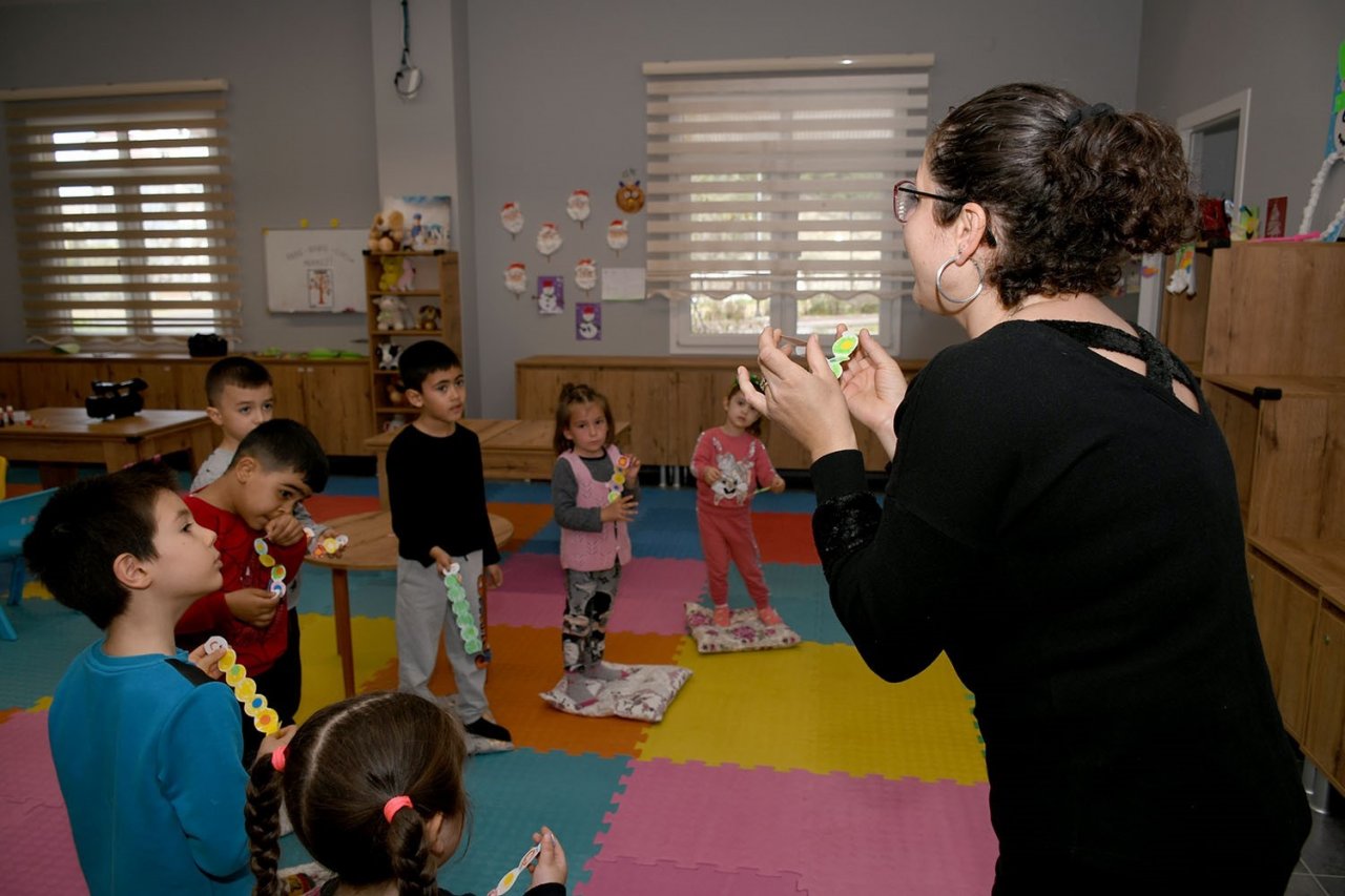 Kuşadası’nda çocuklar eğlenerek öğreniyor