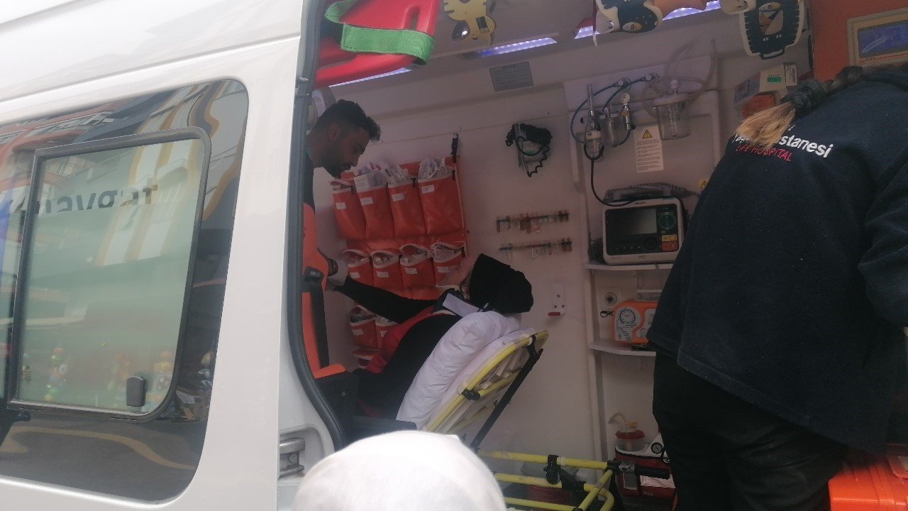 Park ettiği otomobilin kapısını açtı, hastanelik oldu