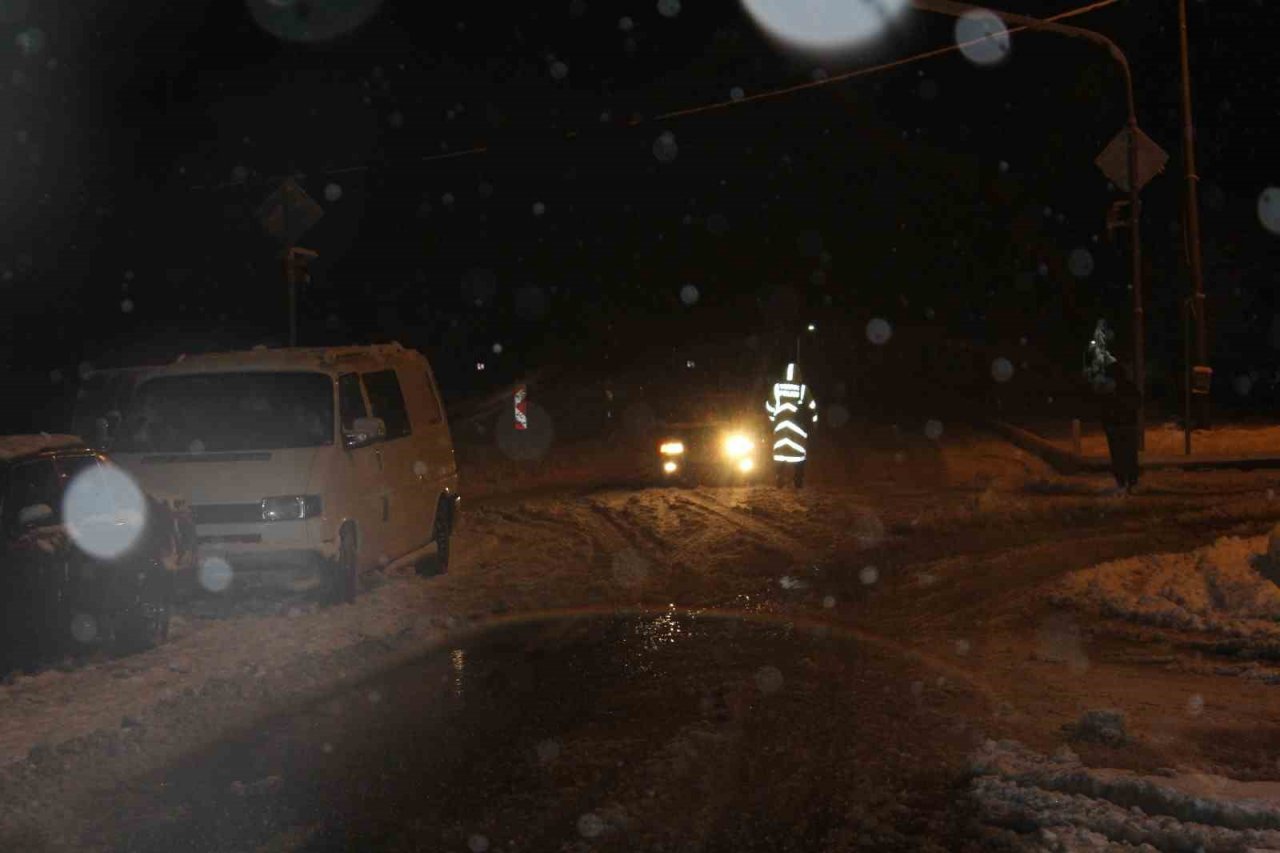 Antalya-Konya karayolunda kar yağışı etkili oldu