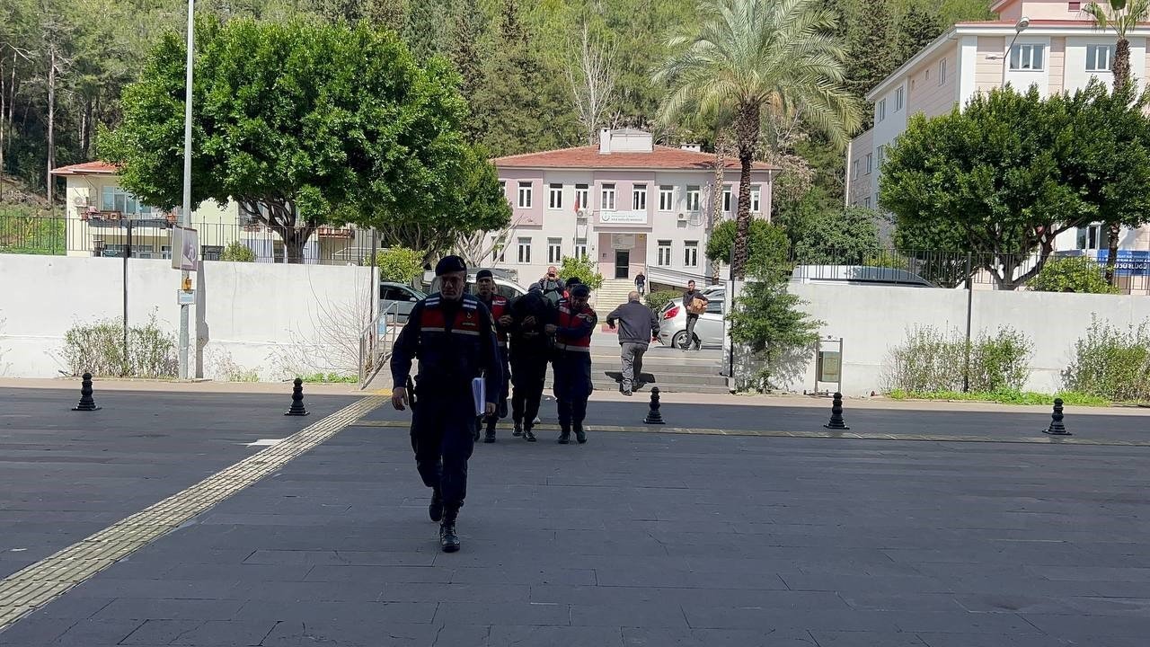 Deve ahırında 10 kilo 200 gram uyuşturucu ele geçirildi