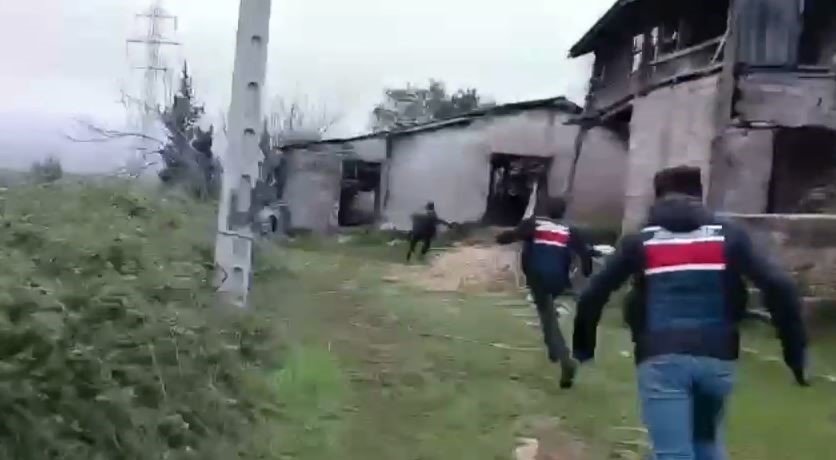 Deve ahırında 10 kilo 200 gram uyuşturucu ele geçirildi