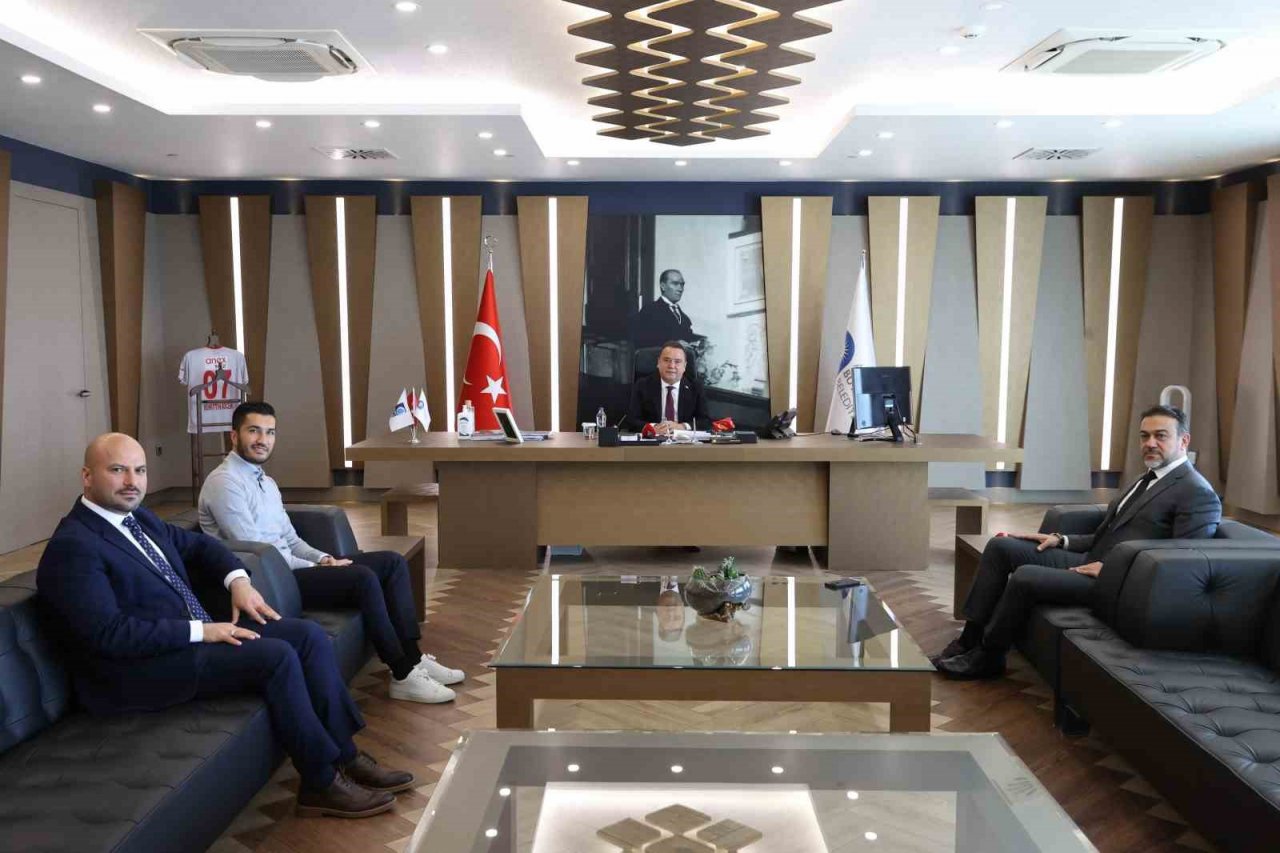 Antalyaspor’un yeni başkanı Sabri Gülel’den Başkan Böcek’e ziyaret