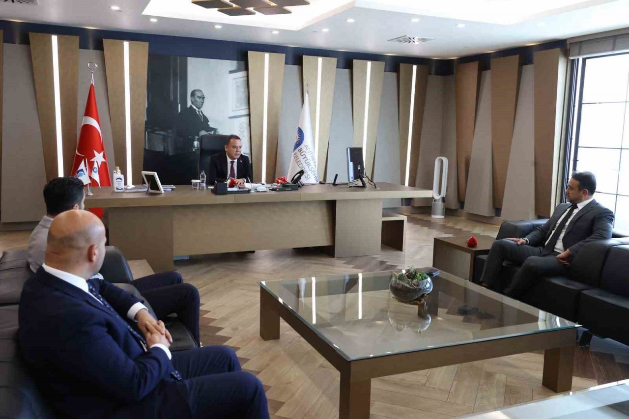 Antalyaspor’un yeni başkanı Sabri Gülel’den Başkan Böcek’e ziyaret