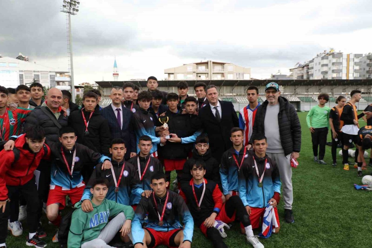 Futbol turnuvası sona erdi, öğrenciler kıyasıya mücadele etti