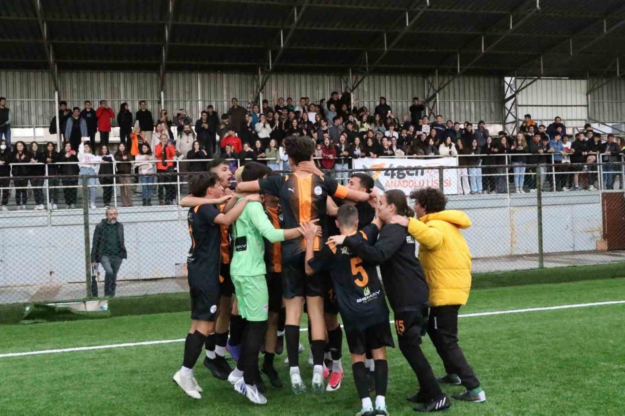 Futbol turnuvası sona erdi, öğrenciler kıyasıya mücadele etti