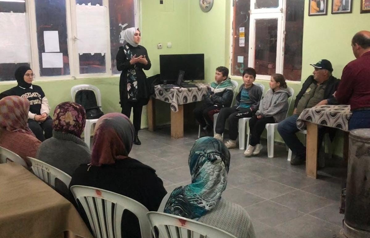 Karacasu’da vatandaşlar teknoloji alışkanlığı konusunda bilgilendirildi