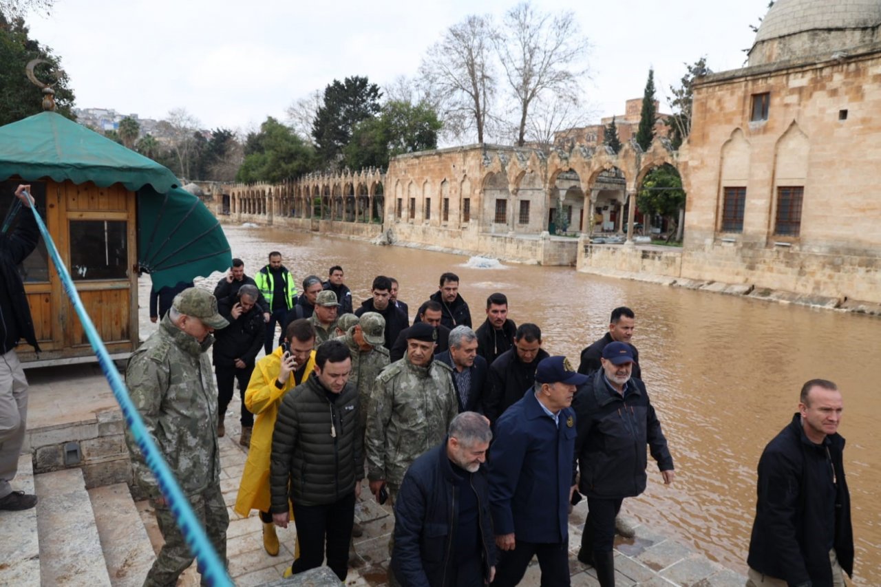 Bakan Akar Şanlıurfa’da incelemelerde bulundu