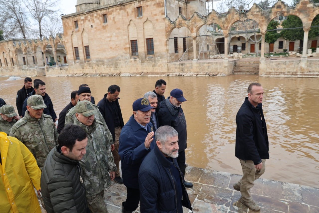 Bakan Akar Şanlıurfa’da incelemelerde bulundu
