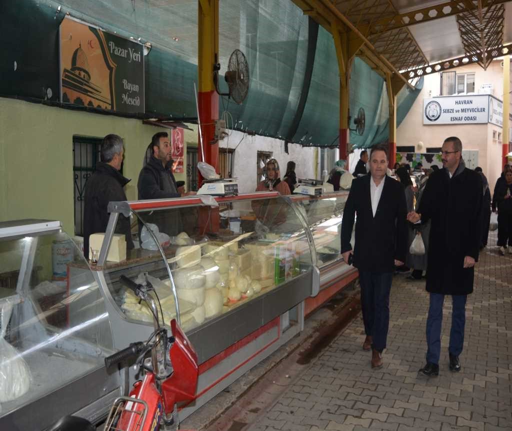 Kaymakam Özderin, pazar esnafını ziyaret etti