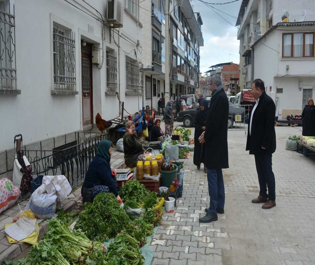 Kaymakam Özderin, pazar esnafını ziyaret etti