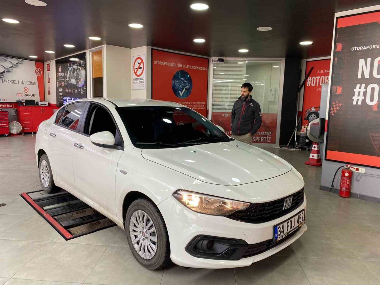 Vatandaş sıfır araç bulamazken, "Ekmek almaya bile giderken araba ile git gel yapıyorlar”