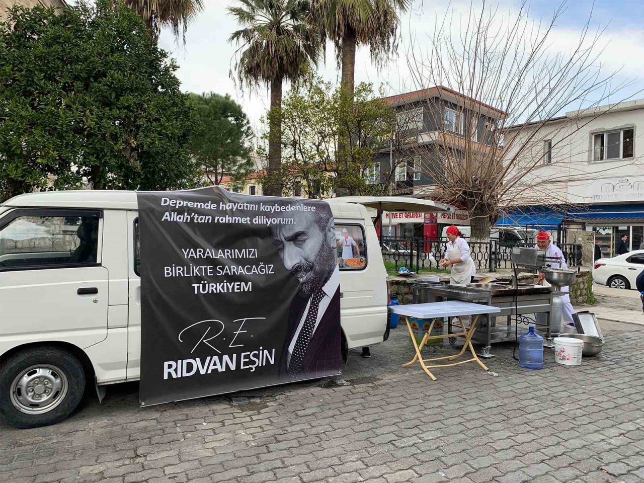 İş adamı Eşin, beş ilçede lokma hayrı yaptı