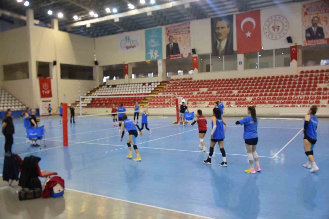 “Bizim Kızlar” yarı finaller için hazırlanıyor